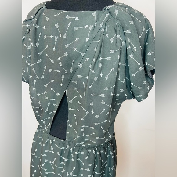 BCBG Generation Grey Arrow Dress Large - Picture 6 of 10